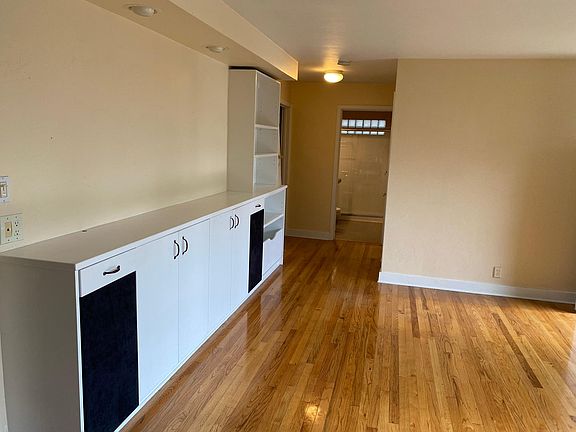 4th image of 510 13th Ave W