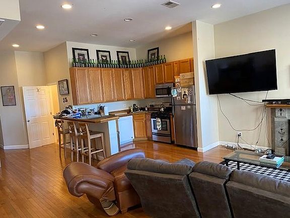 3rd image of 317 W North Ave #3