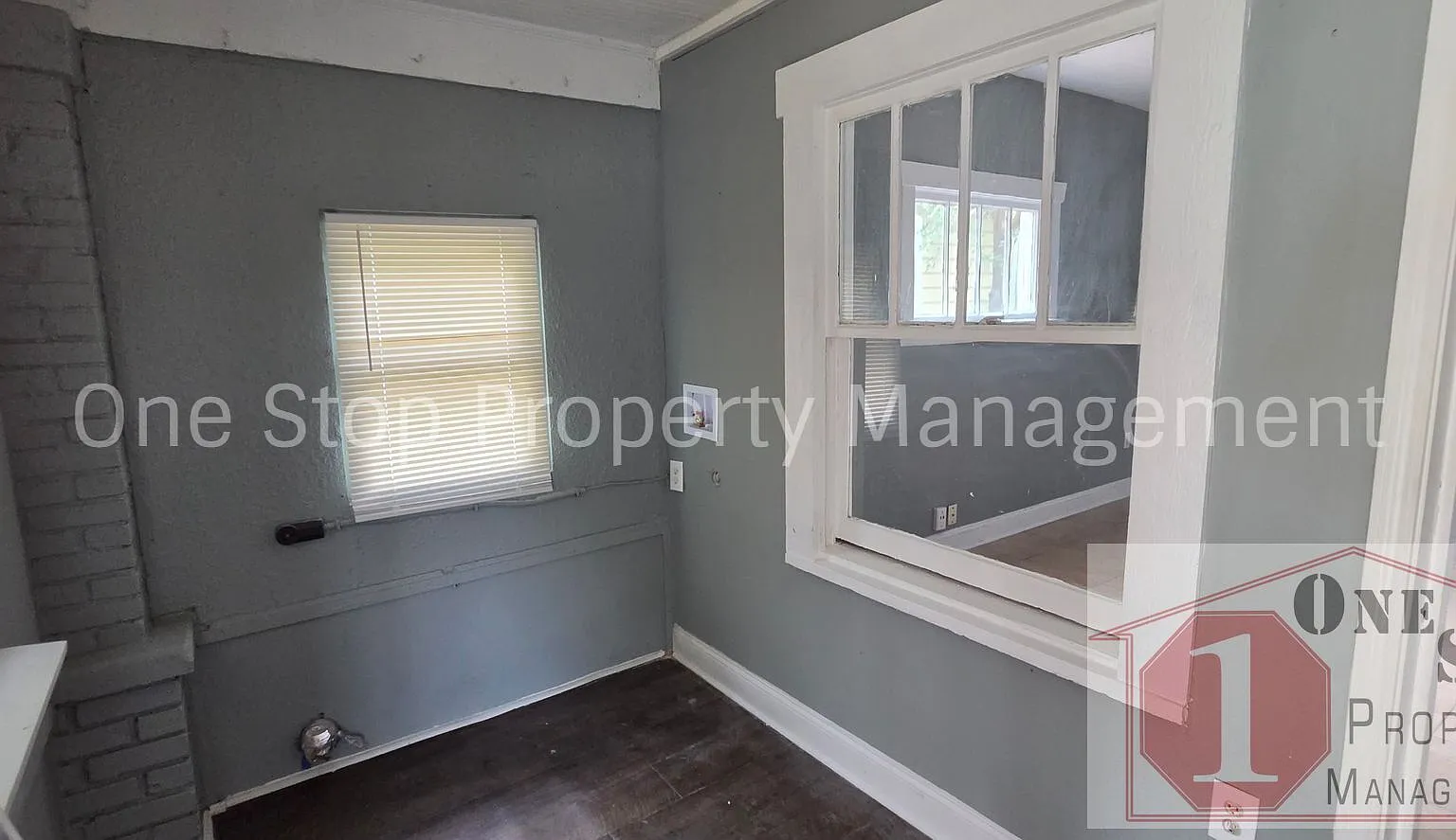 Beautiful 3 Bedroom 2 Bathroom in KCMO! — Photo 3