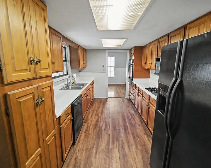 12715 Middle Ln — Photo 21
