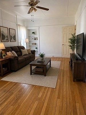 2nd image of 21 Bicknell St