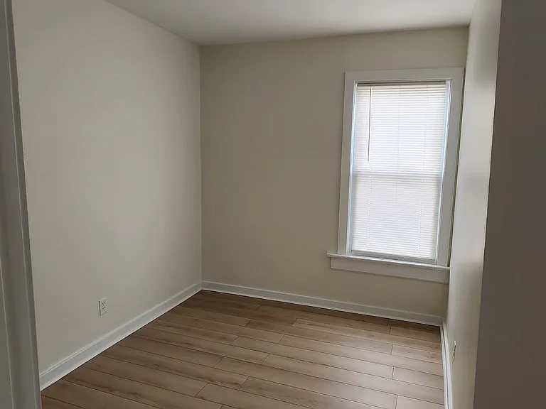 2525 W Lyndale St #2F — Photo 12