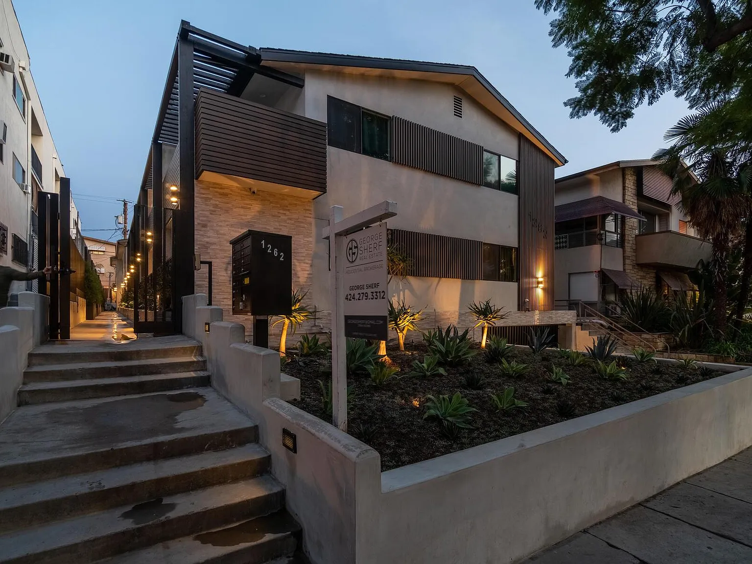 2 bed, 1080 sqft, $4,575 — Photo 4