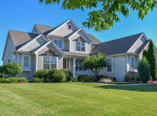 1722 River Lakes Rd N, Oconomowoc, WI 53066