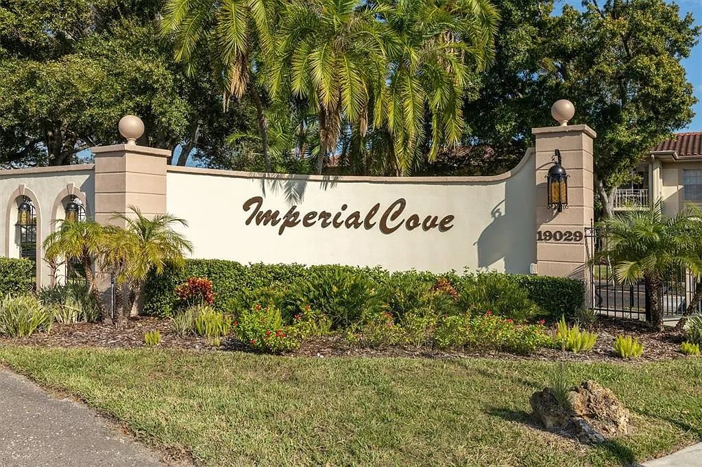 2 bed, 2.0 bath, 1060 sqft, $2,000 — Photo 1