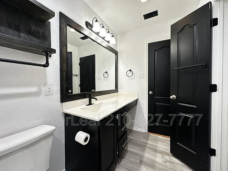 2606 Bluff Xing — Photo 37