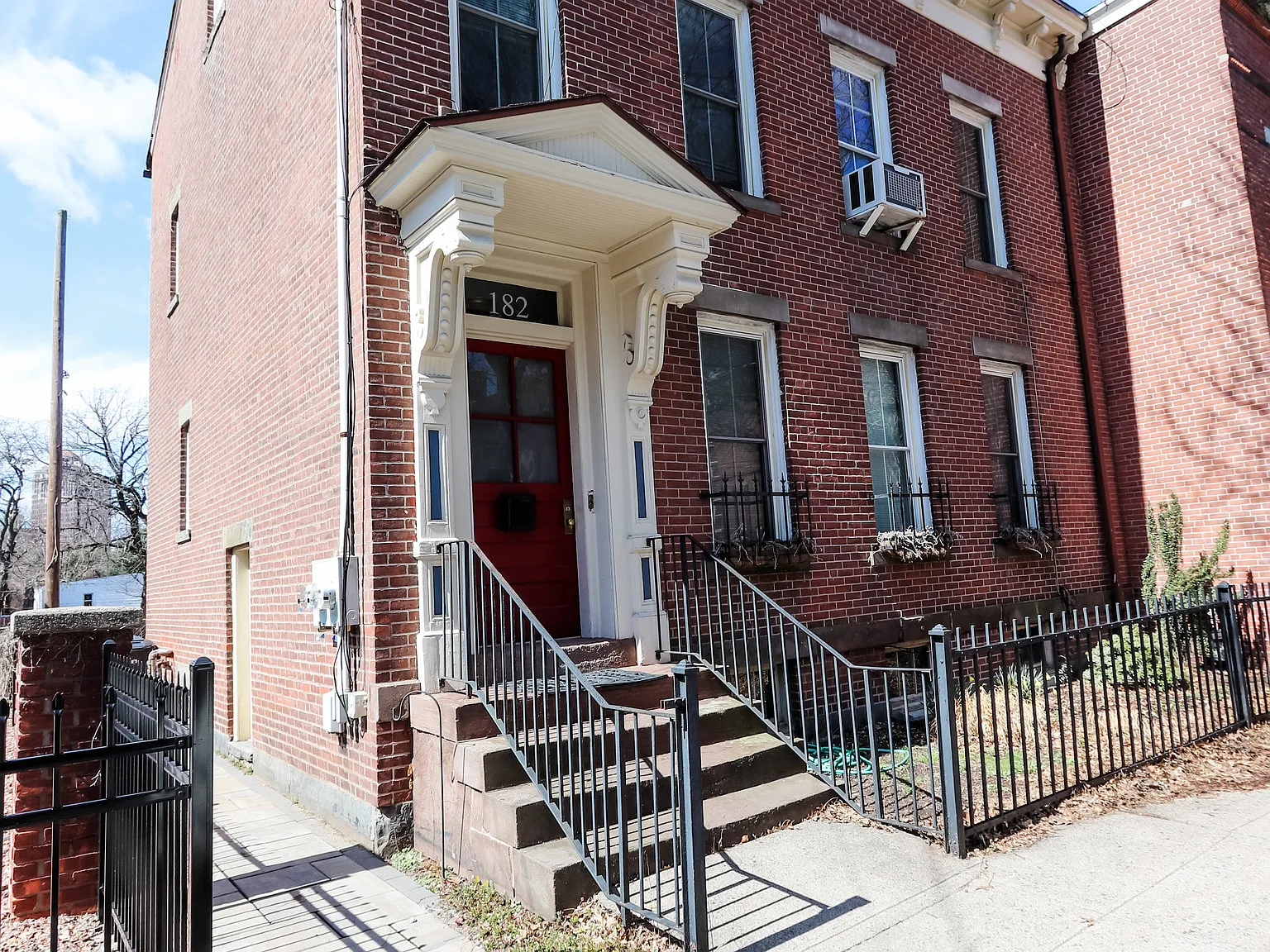 2 bed, 2.0 bath, 1262 sqft, $2,400 — Photo 1