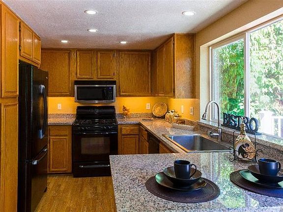 4th image of 241 Eagle Dr
