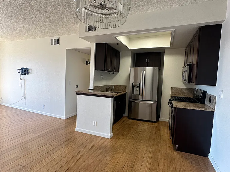 533 S Saint Andrews Pl #312 — Photo 5