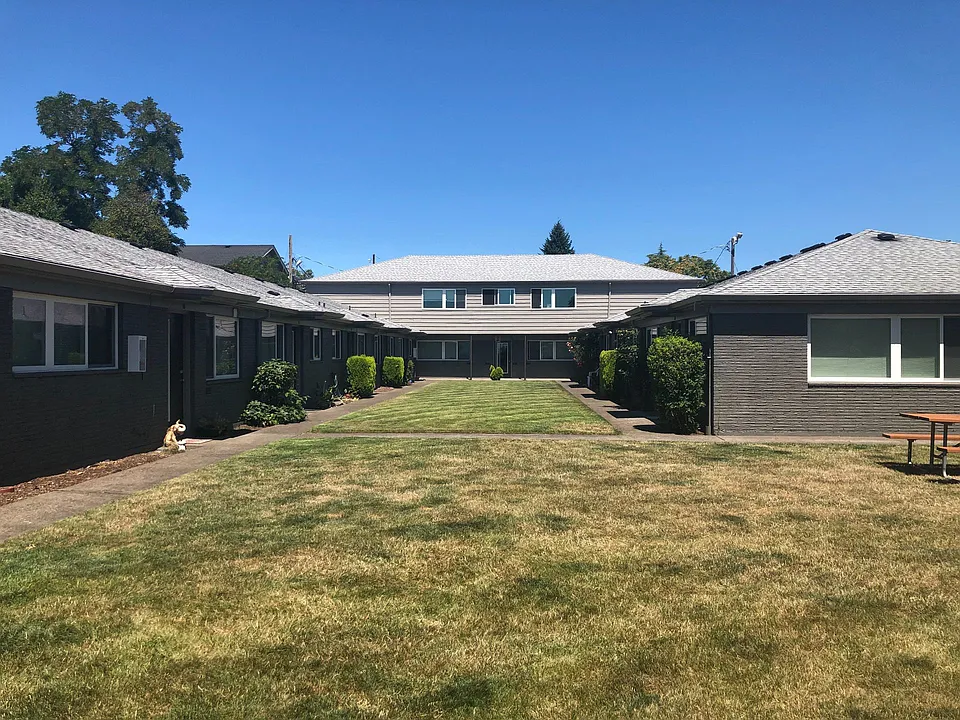 The Rivercrest Apartments by Star Metro