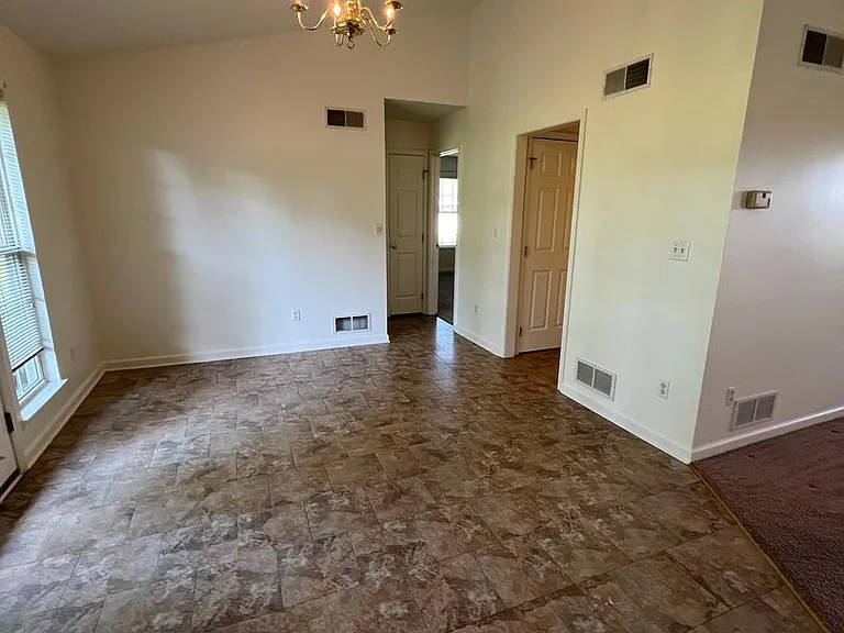 9-12 Eastwick Ln — Photo 5