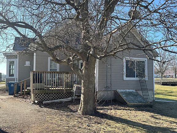 3rd image of 616 E Main St