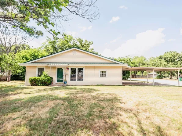 509 E Cedar St, Nocona, TX 76255