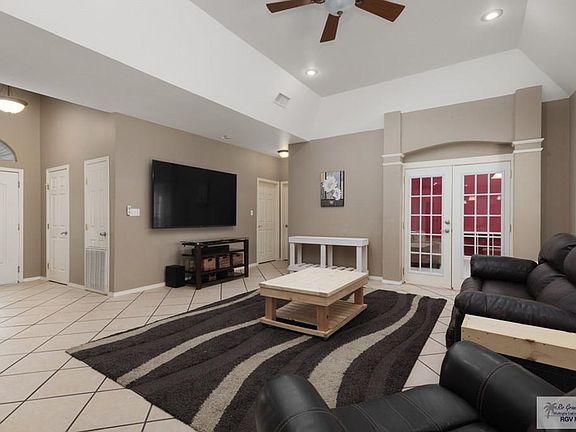 3rd image of 1221 Miramar Ave
