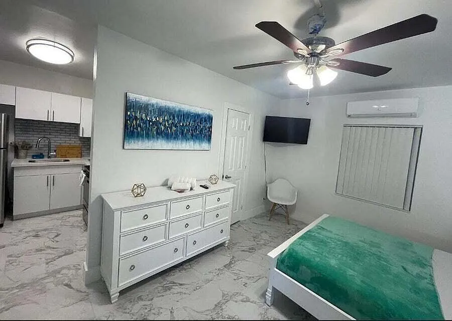 Studio, 1.0 bath, 350 sqft, $2,200 — Photo 3