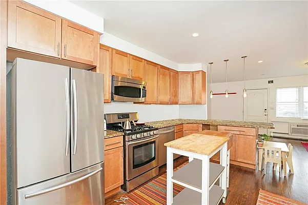 Sold by REMAX Elite | media 6