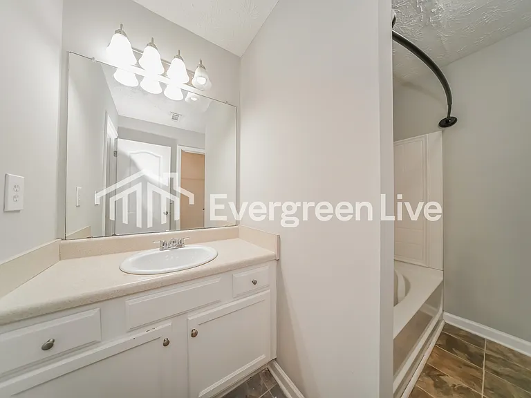 1705 Formosa Ln — Photo 8