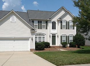 1317 Cochrane Woods Ln, Matthews, NC 28105