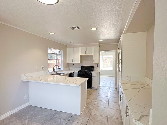 4th image of 15189 Jeraldo Dr