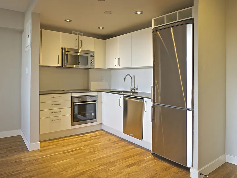 230 Oak St — Photo 33