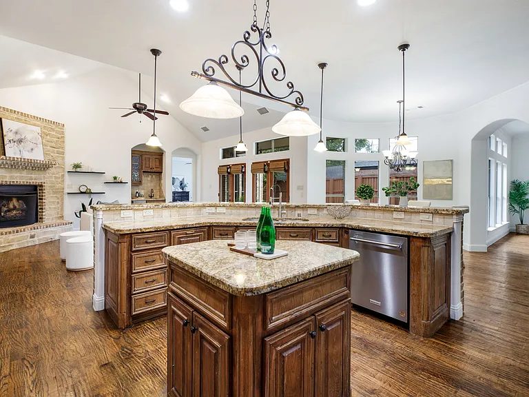 3606 S Versailles Ave — Photo 12