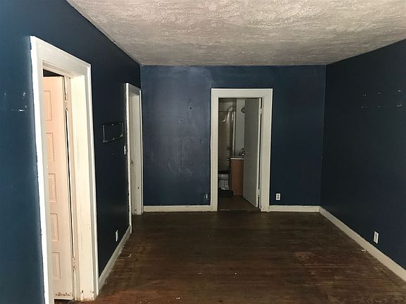 2nd image of 1531 E Donald St