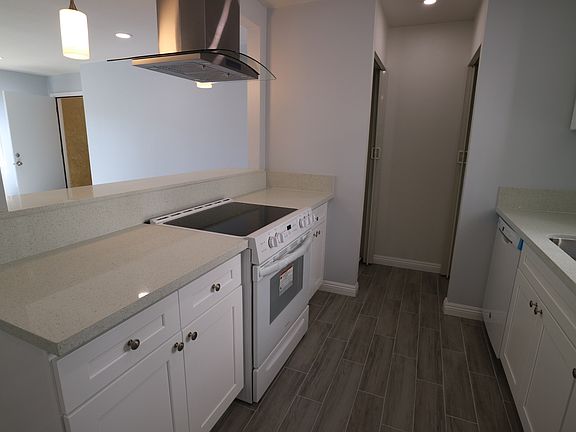 2nd image of 136 Cerritos Ave