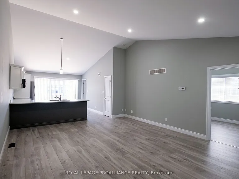 22 Stirling Cres — Photo 9