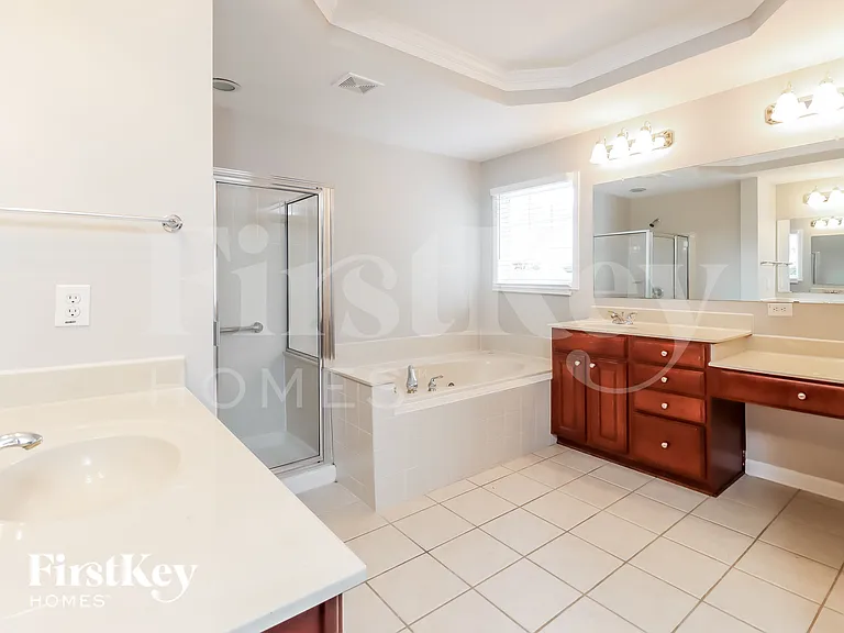 1421 Kentmire Ct — Photo 13