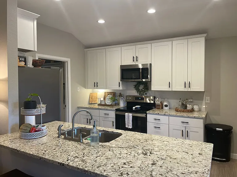 1638 Merchant St — Photo 6