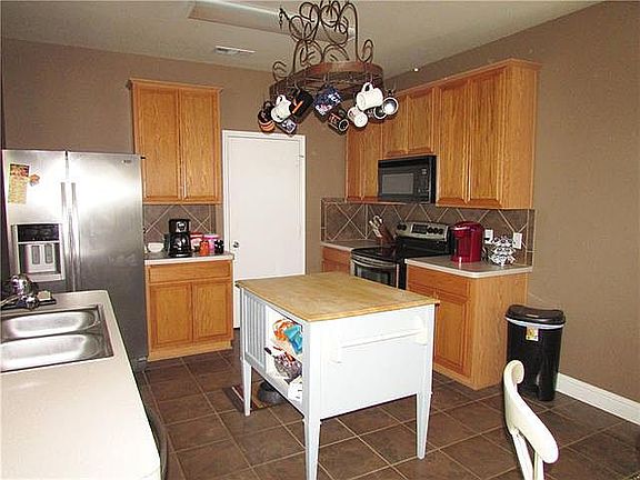 4th image of 318 Niagara Falls Dr