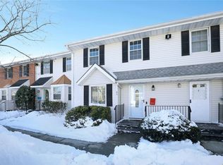 61 Jad Ct, Plainview, NY 11803