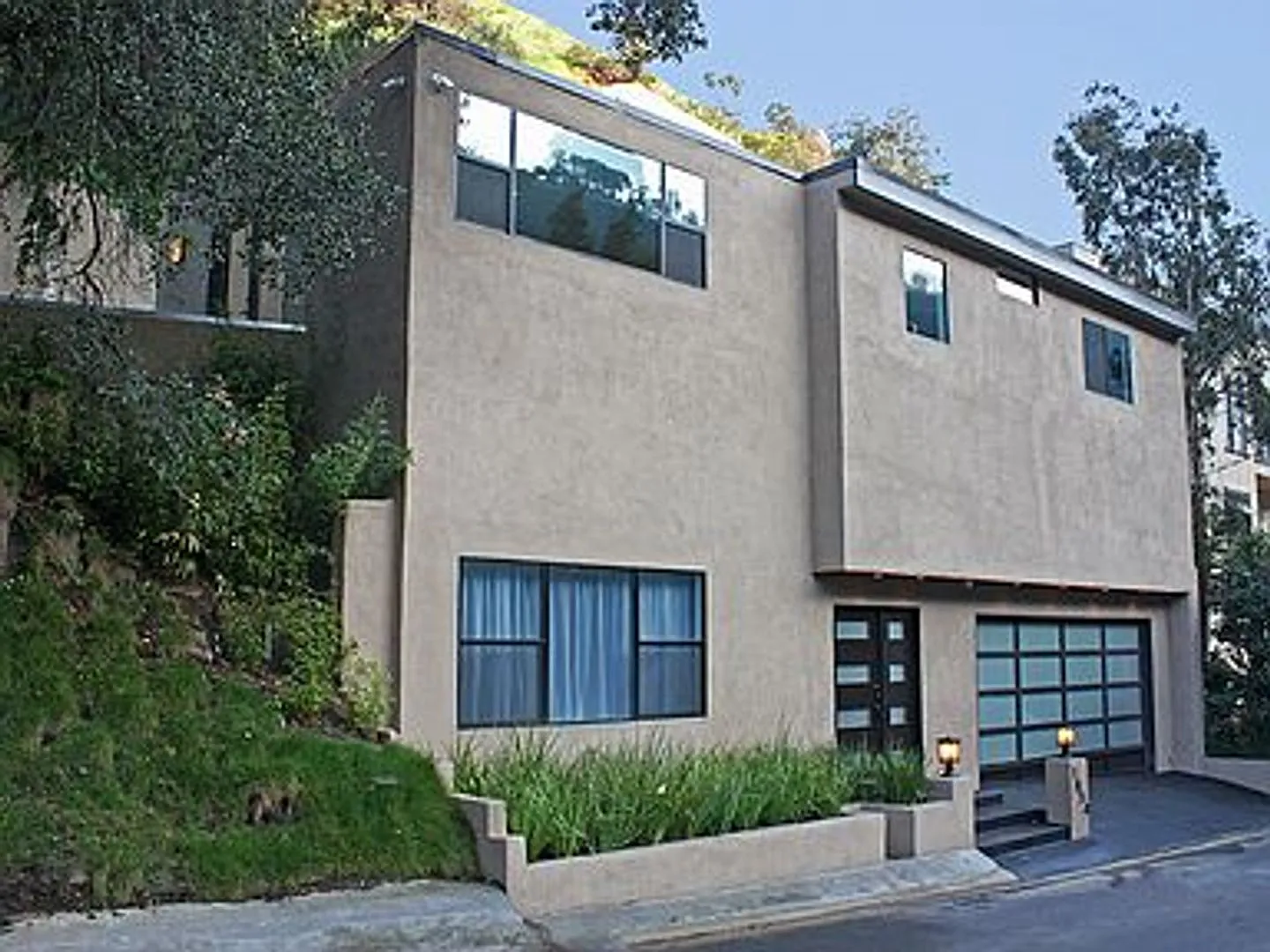 Live in the 90210! Stunning Modern Newly Renovated 2 Bedroom plus bonus room home in Beverly Hills! — Photo 1