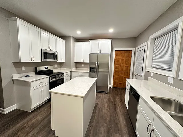 6 bed, 4053 sqft, $6,000 — Photo 2