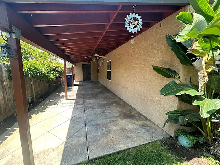 1896 N Matthew Ave — Photo 30