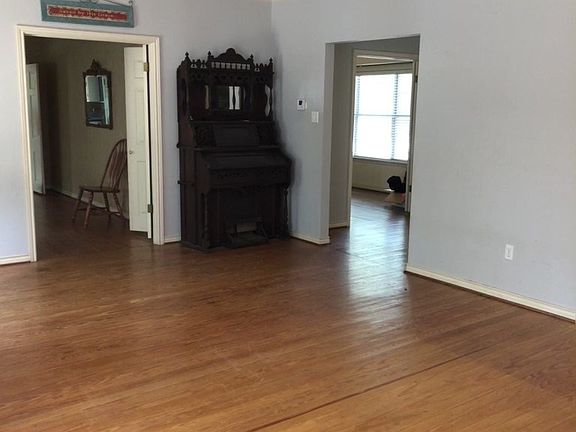 4th image of 1014 Hilltop Dr