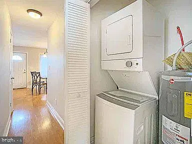 3 bed, 1.0 bath, 936 sqft, $2,500 — Photo 2