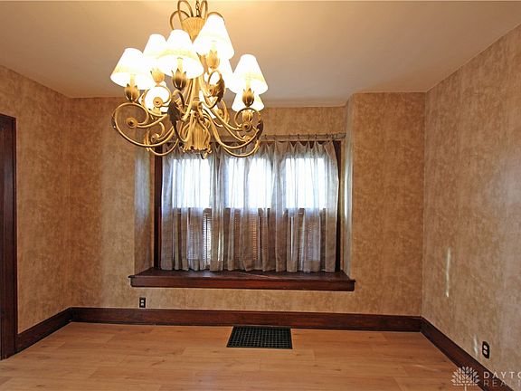 5th image of 418 Camp St