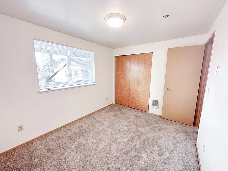 Riverdale Apartments — Photo 9