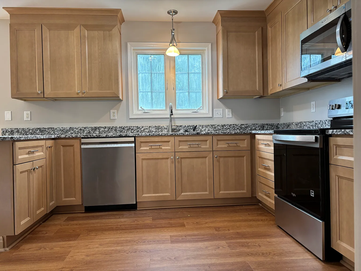4 bed, 2.5 bath, 1848 sqft, $2,595 — Photo 2