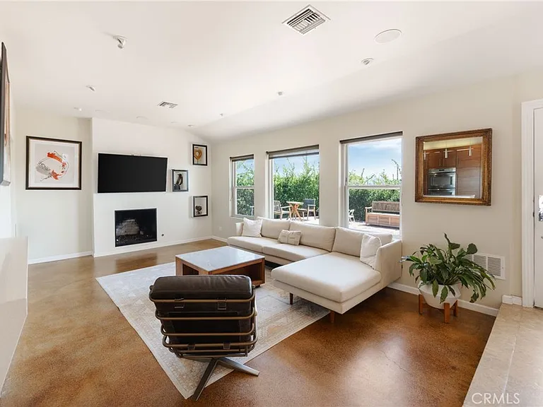 10341 Kurt St — Photo 3