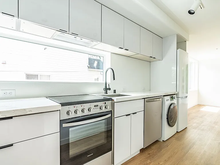 Beautiful Brand New Boutique Apartment Community — Photo 26