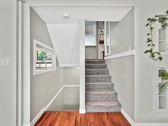 5th image of 226 Cornell Way