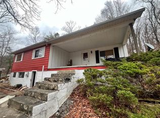 1900 Big Bottom Rd, Charleston, WV 25311