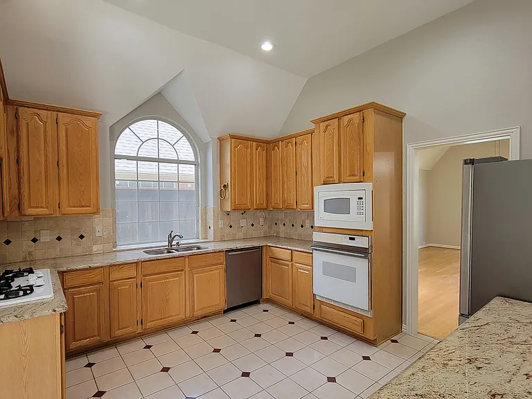 9726 Windy Hollow Dr — Photo 14