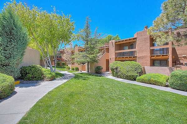 Professionally maintained grounds