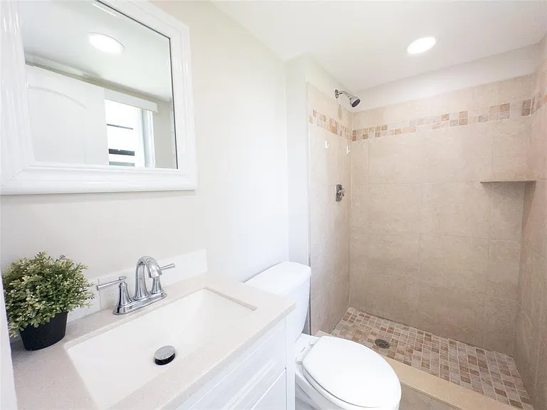 3256 NW 104th Ave — Photo 8