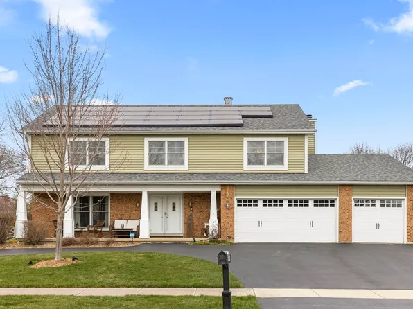 909 Hidden Lake Rd, Naperville, IL 60565