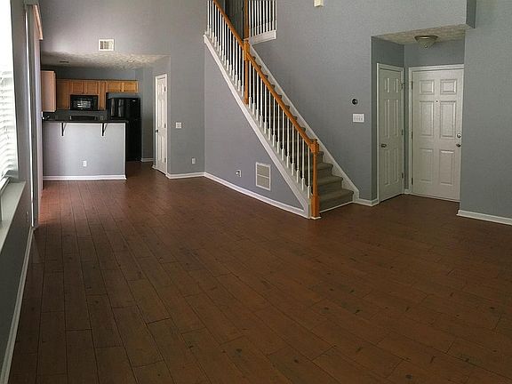 5th image of 639 W Oaks Dr
