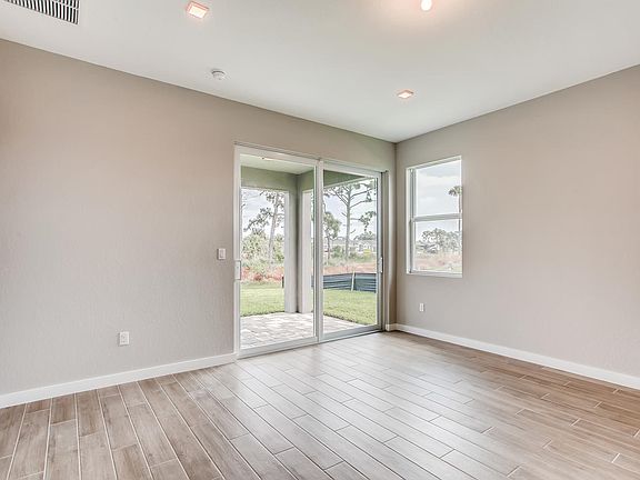 4th image of 5753 SE Pinehurst Trail